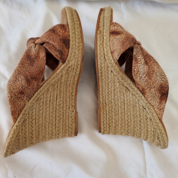 Xhilaration sandals - Picture 2 of 4